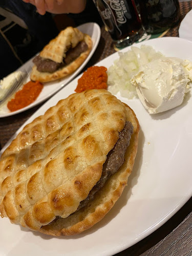 Opinii despre Atlantis - Café Bar Pizzeria în Enzersdorf an der Fischa - Gastronomie und Hotellerie