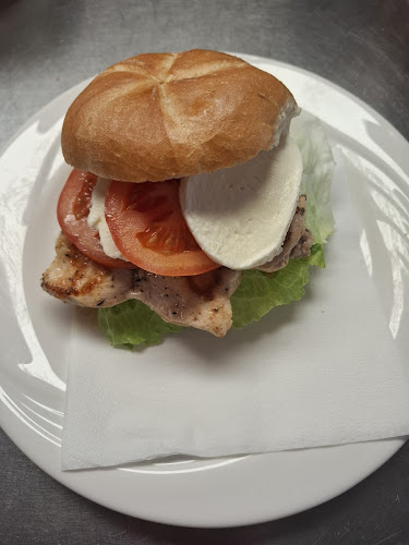 Imbiss Cafe Pub Tra Amici - Gastronomie und Hotellerie