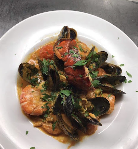 Schicker Restaurant - Catering - Vinothek - Café - Rösterei - Gastronomie und Hotellerie