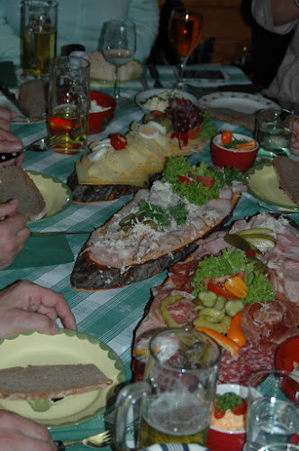 Opinii despre Cafe Heuriger im Nicklhaus în Anif - Gastronomie und Hotellerie