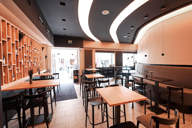 WEIN & CO Salzburg Platzl – Weinbar & Shop