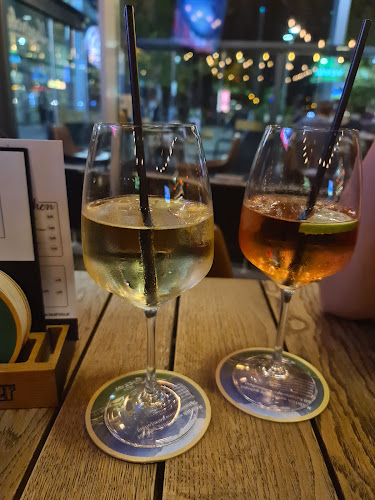 Comentarii opinii despre Hendricks - Café und Sportsbar im Bahnhof Praterstern Wien