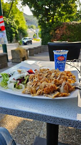 Pizza Mega 2 - Gastronomie und Hotellerie