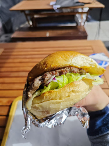 Opinii despre Mr. Burger FOOD TRUCK în Innsbruck - Gastronomie und Hotellerie