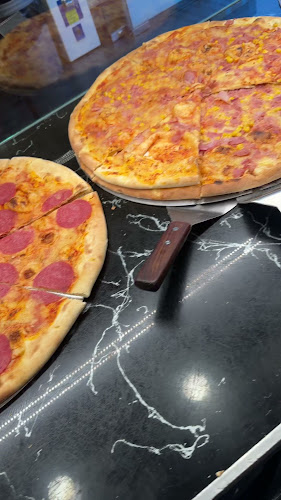 Opinii despre Kebab and Pizza în Wien - Gastronomie und Hotellerie