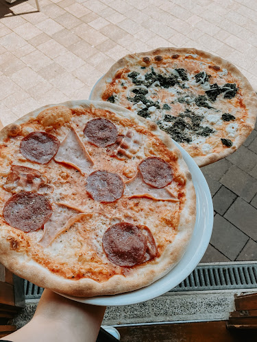 Opinii despre Restaurant Pizzeria Felsenburg în Prutz - Gastronomie und Hotellerie