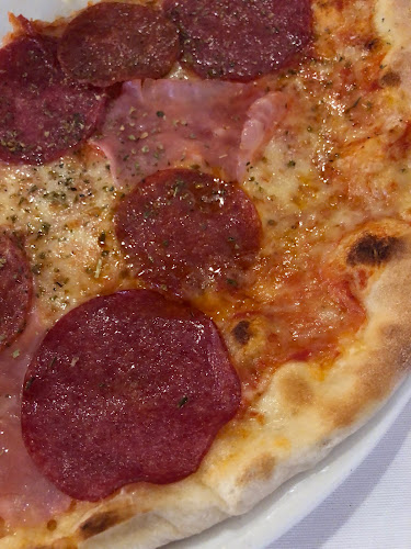 Opinii despre Restaurant Pizzeria Felsenburg în Prutz - Gastronomie und Hotellerie