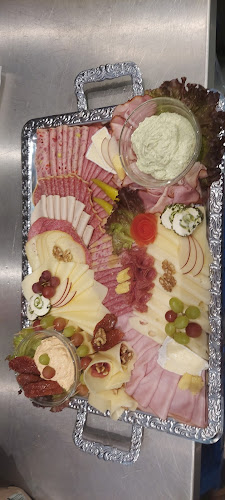 Genussplatzl Eben - Imbiss, Fleisch & Wurst - Gastronomie und Hotellerie