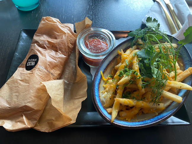 Comentarii opinii despre P