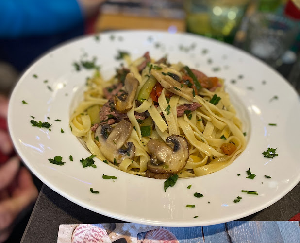 Osteria Pizzeria Vino e Altro im Kulturcafé