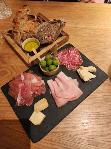 Opinii despre WEIN & CO Salzburg Platzl – Weinbar & Shop în Salzburg - Gastronomie und Hotellerie