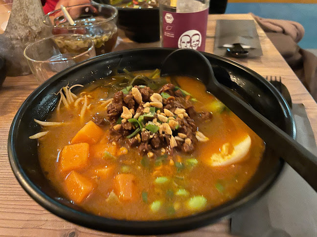 Comentarii opinii despre Closed.