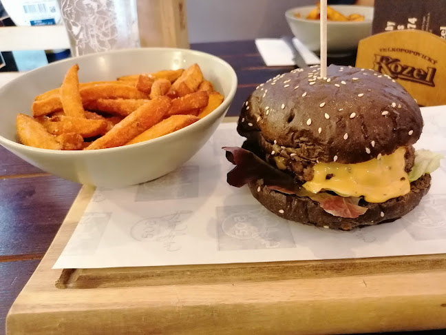 Opinii despre Fifty Fifty Burger Bar în Villach - Gastronomie und Hotellerie