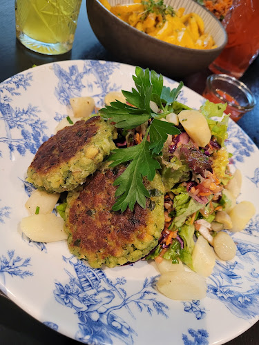 Comentarii opinii despre P