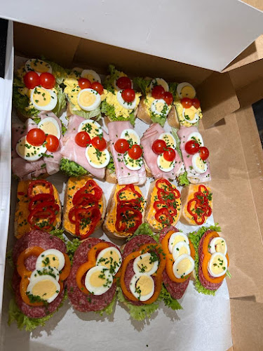 Opinii despre GENUSSWERK Brot & Gebäck / Café, GASTRO Pizza, Kebab & Bosna / DPD-, GLS-, HERMES- u. UPS PAKET SHOP by Kalman&T.G. în Salzburg - Gastronomie und Hotellerie