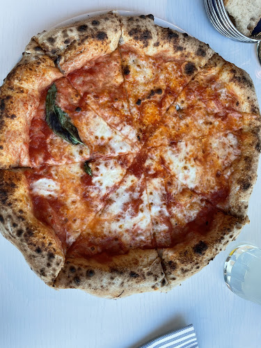 Opinii despre Pizzeria A CASA în Innsbruck - Gastronomie und Hotellerie