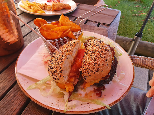 Pommers Schlosstaverne - Gastronomie und Hotellerie