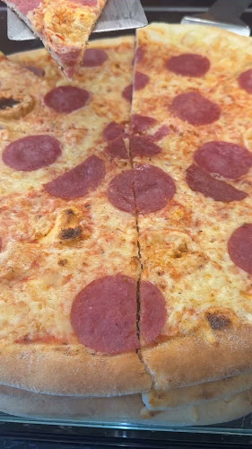 Opinii despre Kebab and Pizza în Wien - Gastronomie und Hotellerie