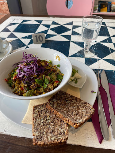 Comentarii opinii despre GustaV