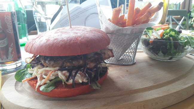 Opinii despre Weissmühner Stub'n în Vöcklamarkt - Gastronomie und Hotellerie