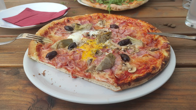 Arian Restaurant - Horn