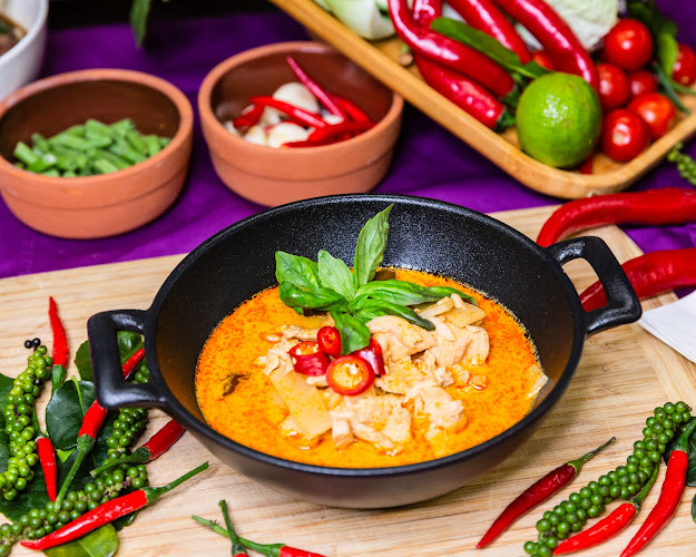 Som Kitchen Eatery - Twin Towers