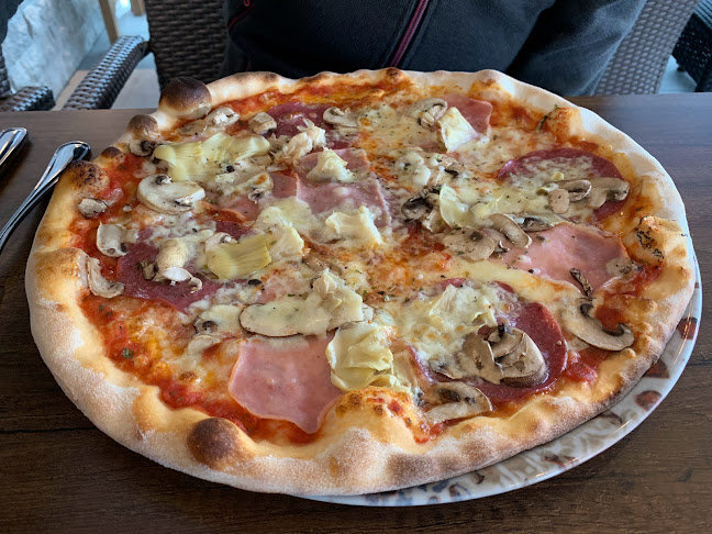 Papa Roy Pizzeria Restaurant Café