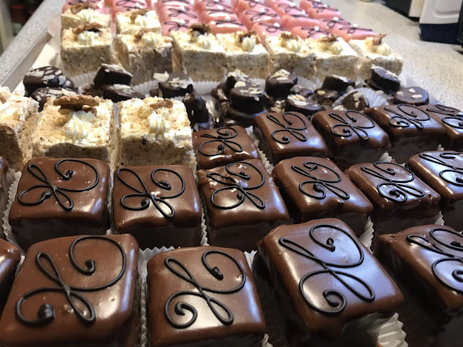 Opinii despre Cafe Konditorei Eisner în Attnang-Puchheim - Gastronomie und Hotellerie