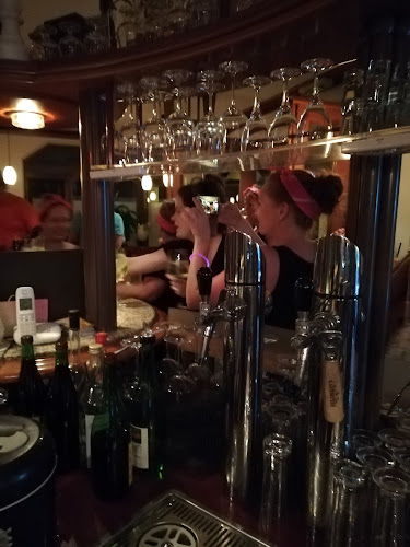 SZENE PUB Claudia Prünster