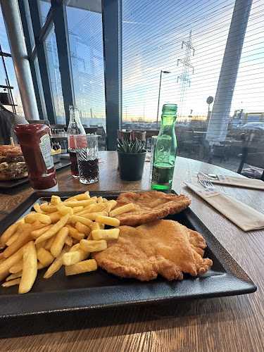 Opinii despre T-Bone Bar Burger Steakhouse Parndorf în Parndorf - Gastronomie und Hotellerie