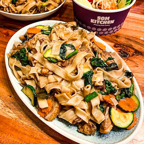 Som Kitchen Eatery - Twin Towers