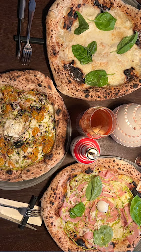 Via Toledo Enopizzeria - Gastronomie und Hotellerie