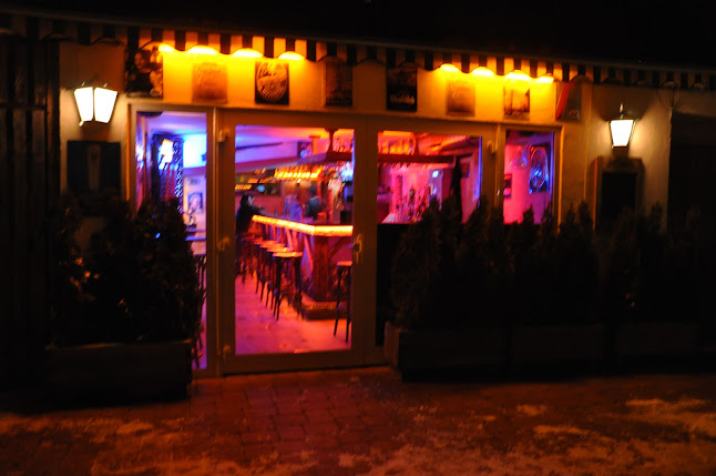 Opinii despre Rogis Cafe - Bar - Pub în St. Johann in Tirol - Gastronomie und Hotellerie