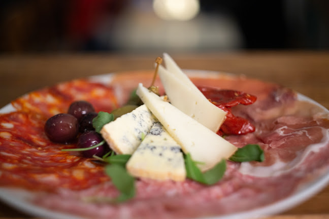 Tredici E Mezzo - Gastronomie und Hotellerie