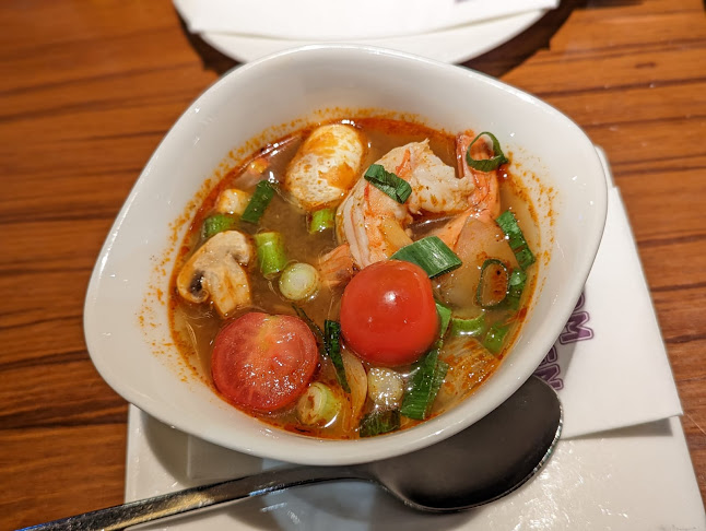 Som Kitchen Eatery - Twin Towers - Gastronomie und Hotellerie