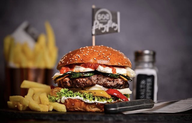 Fifty Fifty Burger Bar - Gastronomie und Hotellerie