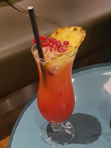 Som Kitchen Eatery - Twin Towers - Gastronomie und Hotellerie