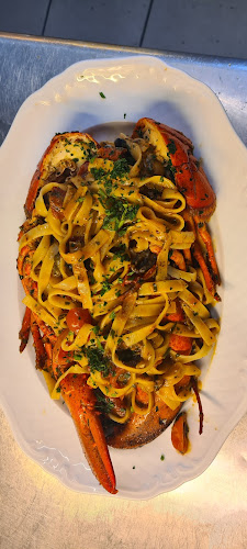 Osteria Pizzeria Vino e Altro im Kulturcafé - Gastronomie und Hotellerie