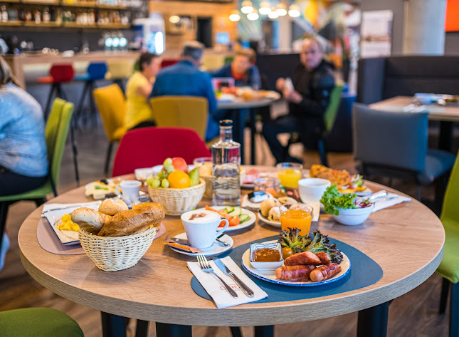 The Y - Bar und Bistro