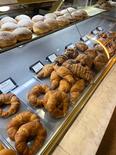 Opinii despre Laleh & Aschaa's Café- Bäckerei- Imbiss (ehemaliger Linsbichler) în Wien - Gastronomie und Hotellerie