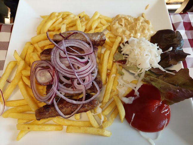 The Golden Harp - Irish Pub Simmering