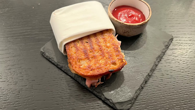 WEIN & CO Wien Schottentor – Weinbar & Shop