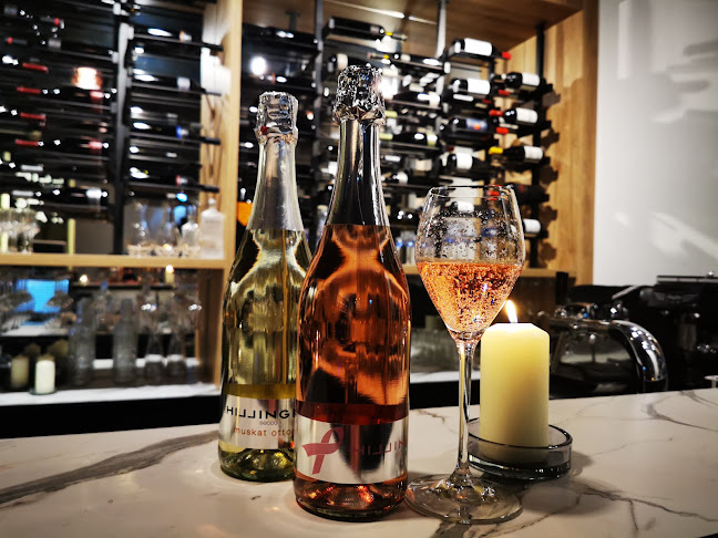 Opinii despre Leo HILLINGER Wineshop & Bar Salzburg în Salzburg - Gastronomie und Hotellerie