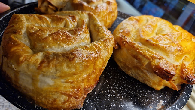 GENUSSWERK Brot & Gebäck / Café, GASTRO Pizza, Kebab & Bosna / DPD-, GLS-, HERMES- u. UPS PAKET SHOP by Kalman&T.G. - Salzburg