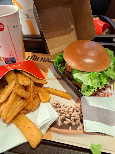 Opinii despre McDonald's Vomp în Vomp - Gastronomie und Hotellerie