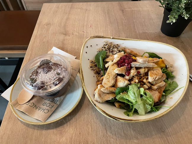 Opinii despre dean&david | Bowls, Salate, Curries & Snacks im Ankunftsbereich Flughafen Wien în Schwechat - Gastronomie und Hotellerie