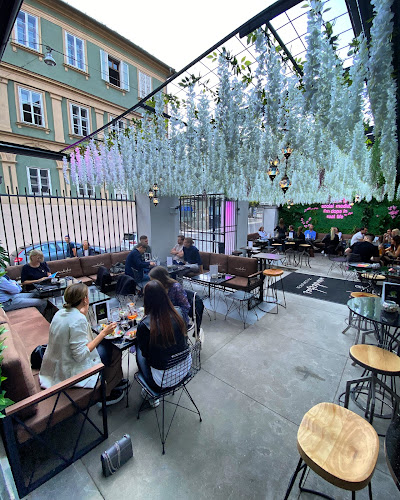 Subarashii Pfauengarten