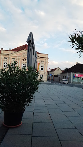 Opinii despre Zeitlos Schirmbar Rathausplatz în Herzogenburg - Gastronomie und Hotellerie