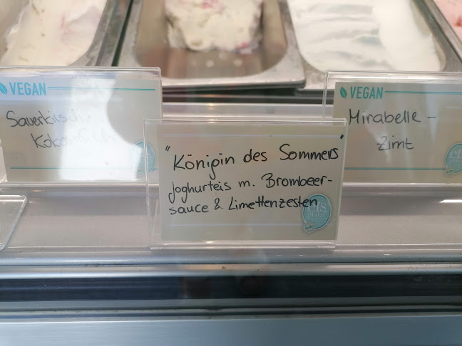 Opinii despre Eisplatzl - Die Eisdiele im Montafon în Schruns - Gastronomie und Hotellerie