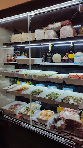 Osteria Pizzeria Vino e Altro im Kulturcafé - Gastronomie und Hotellerie